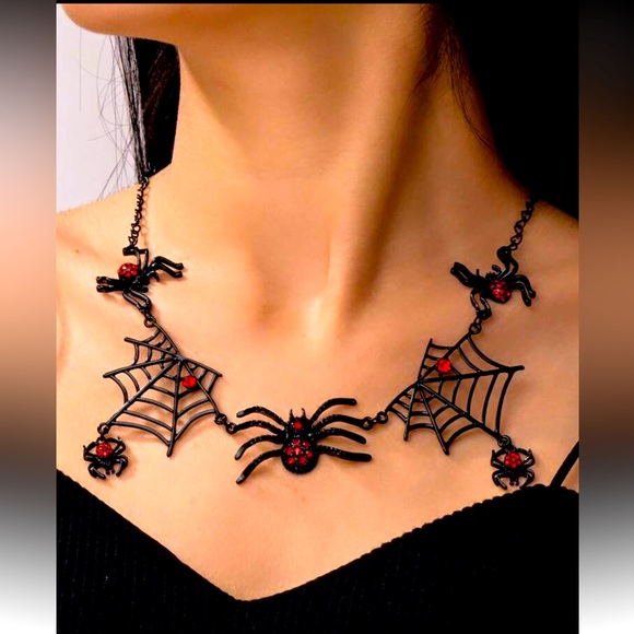🕷️😬🕷️ SCARY❗️ BLACK WITH RED RHINESTONES SPIDER WEB NECKLACE❗️ - Picture 5 of 5